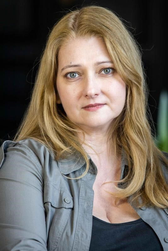 Laëtitia Richard backdrop