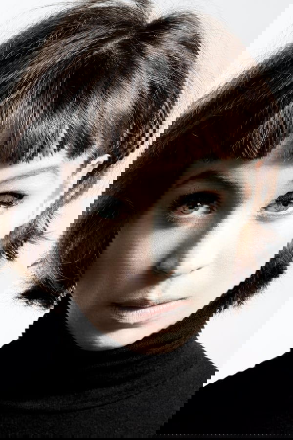 Natalia Mateo backdrop