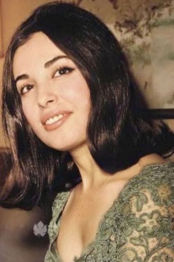 Nagat Al-Saghera backdrop