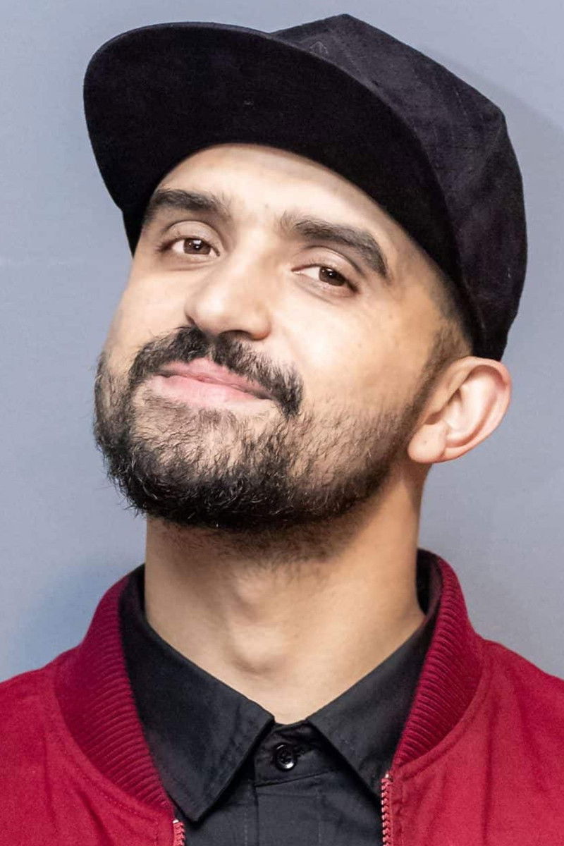 Thiago Ventura backdrop