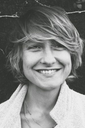 Idil Criado backdrop