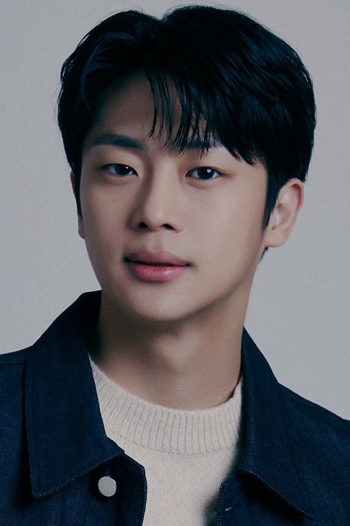 Lee Sin-young backdrop