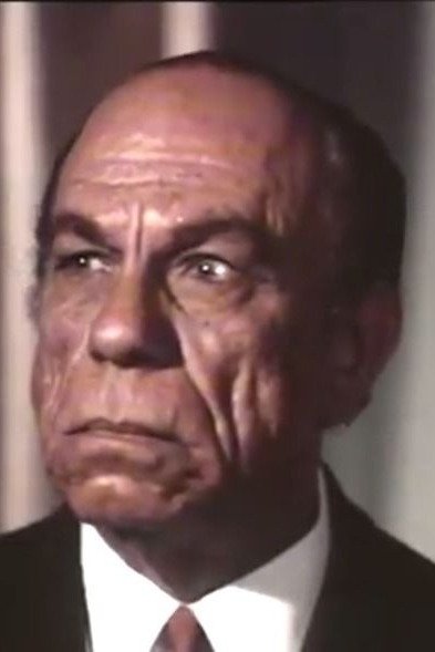 Hussein Issa backdrop