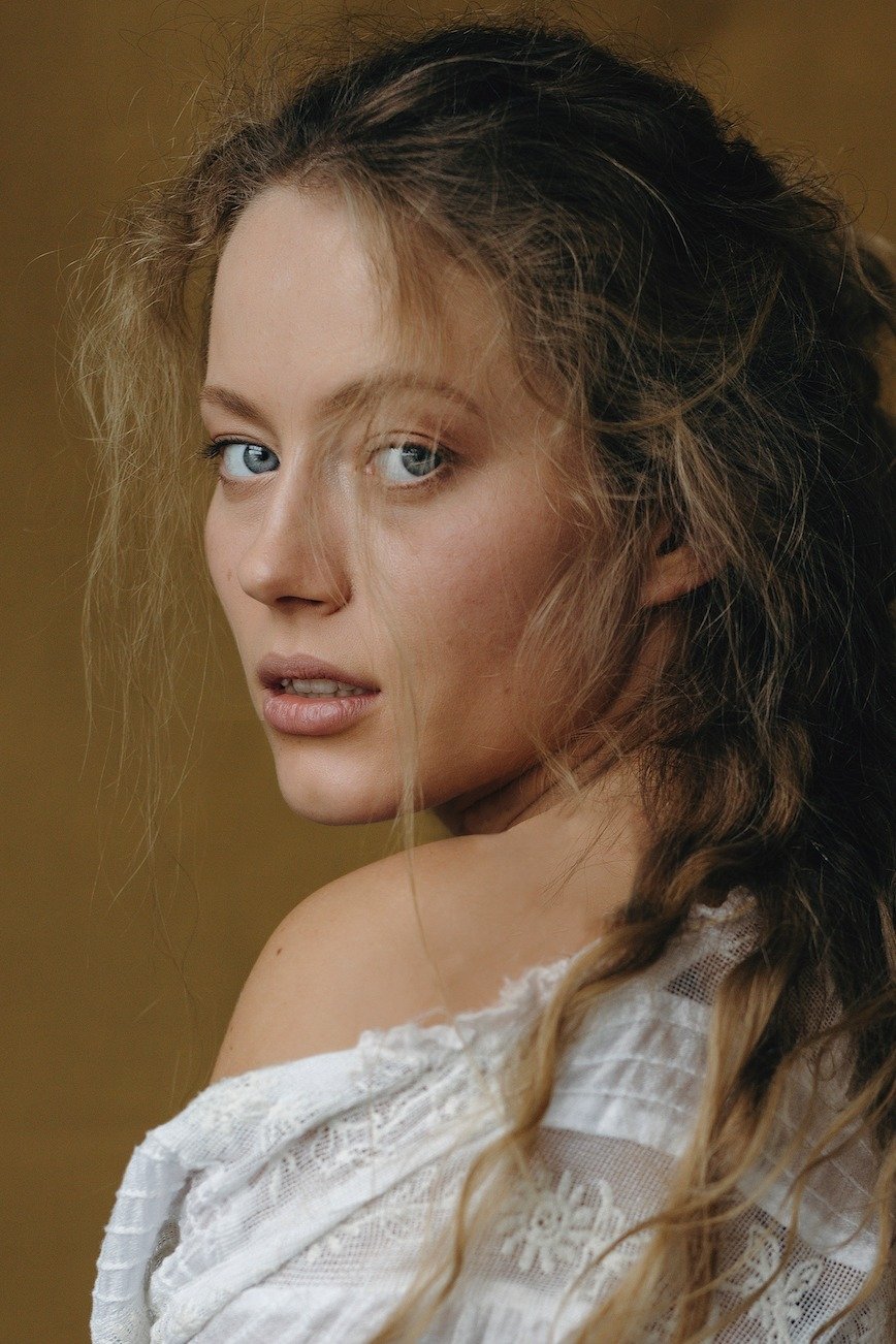 Henessi Schmidt backdrop