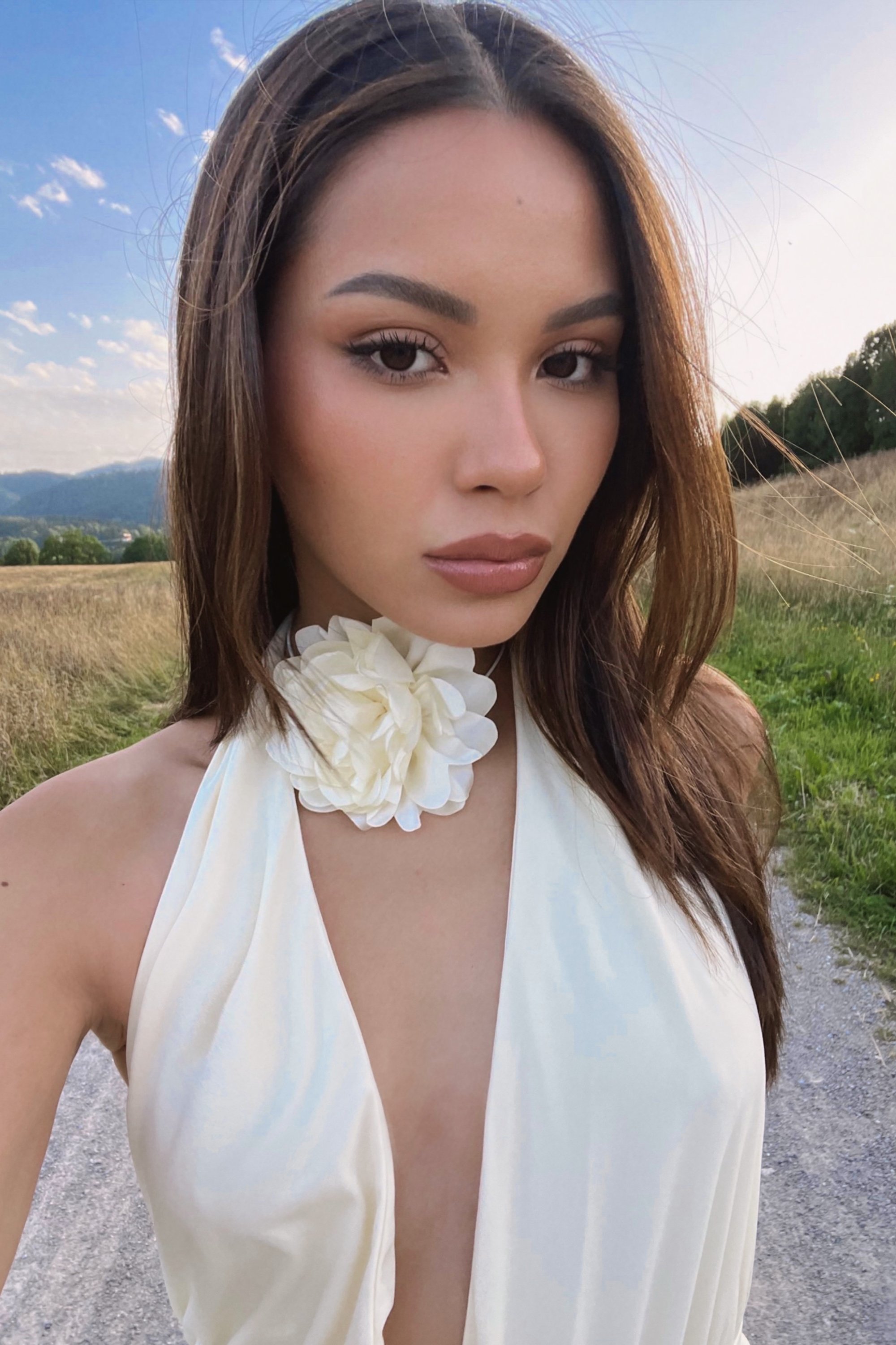 Alyssa Daguisé backdrop