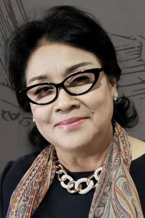 Anna Mathovani backdrop