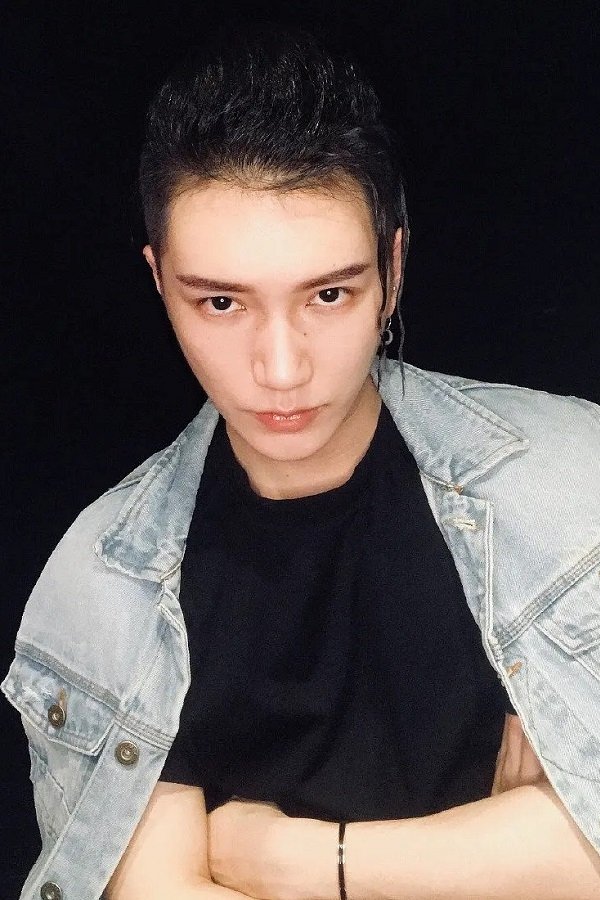 Xin Shuanju backdrop