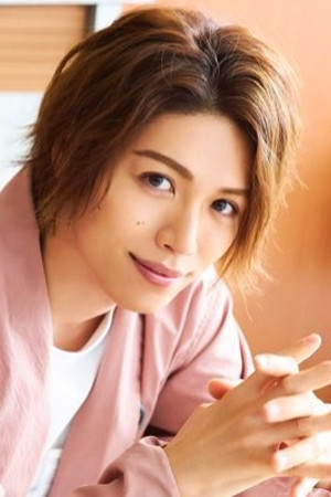 Toshiki Tateishi backdrop