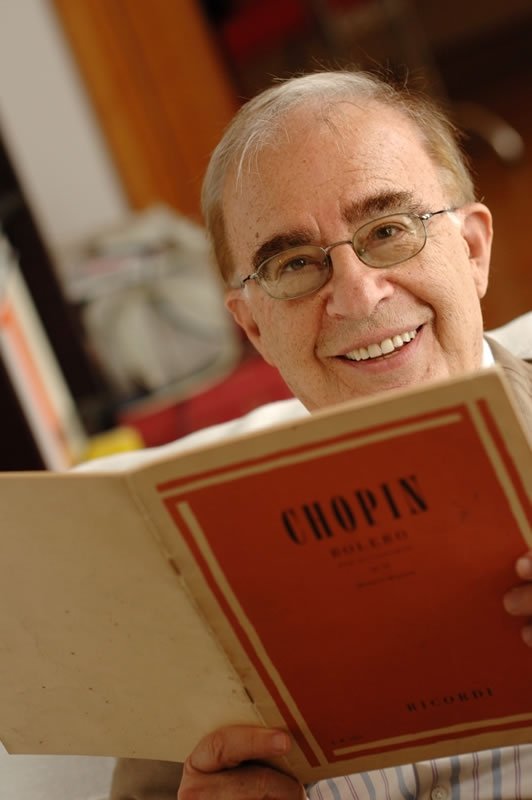 Leone Magiera backdrop