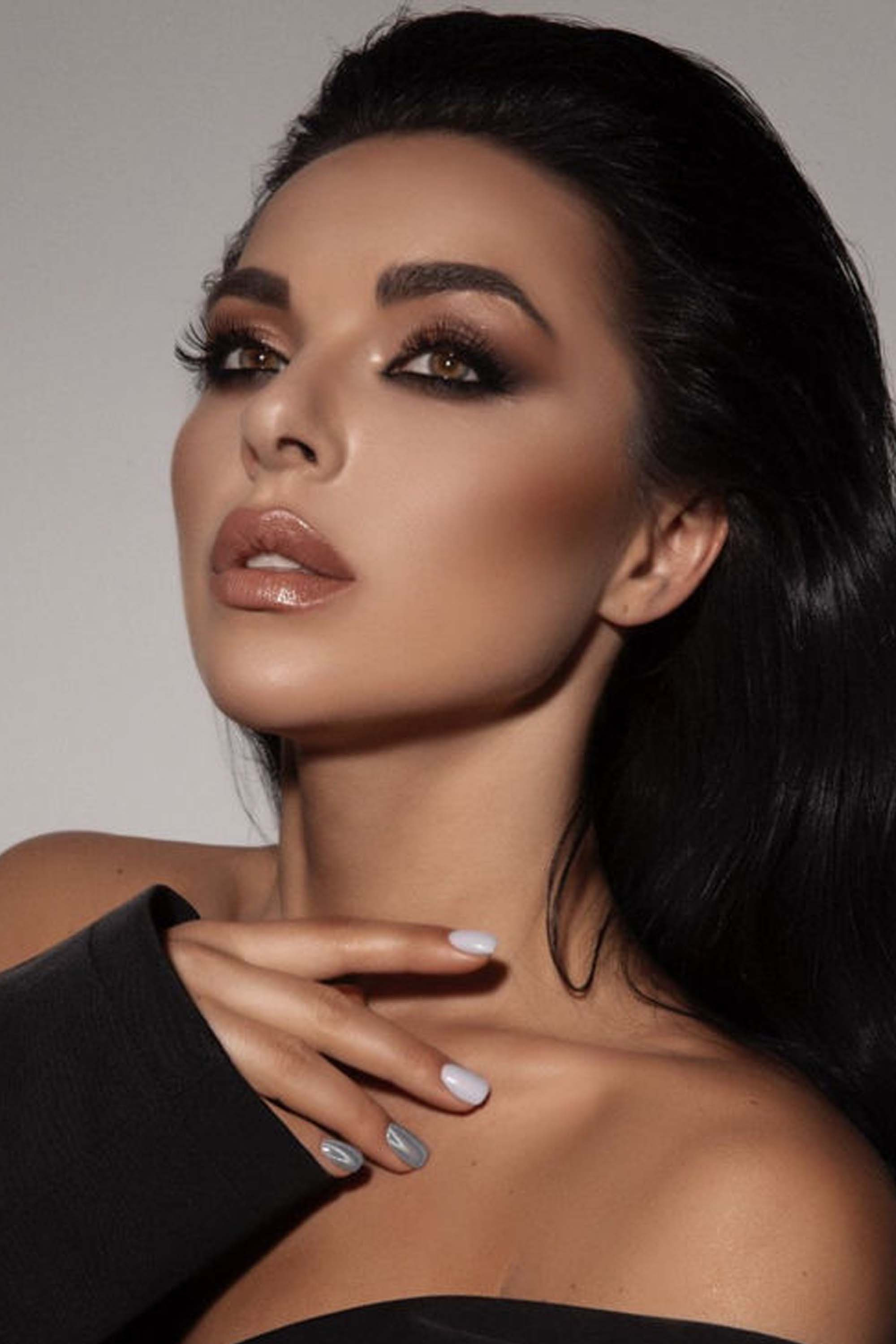 Alla Kushnir backdrop