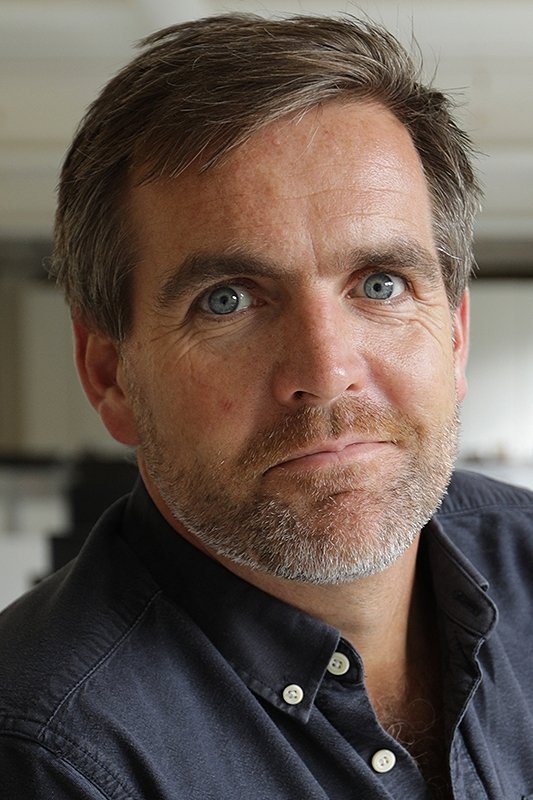 Martinë Uiljams backdrop