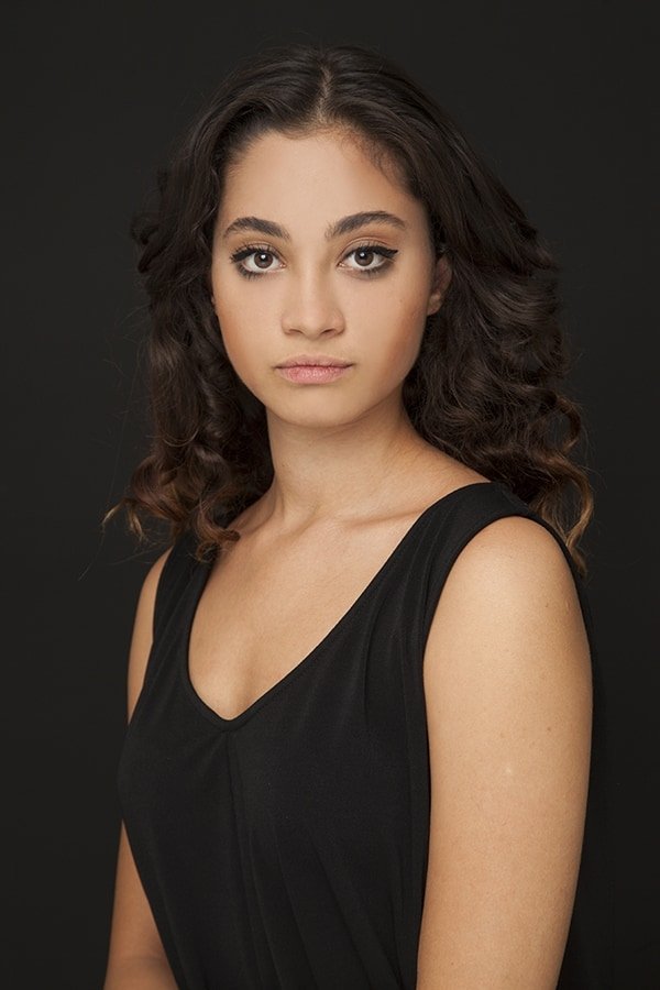 Simge Uluer backdrop