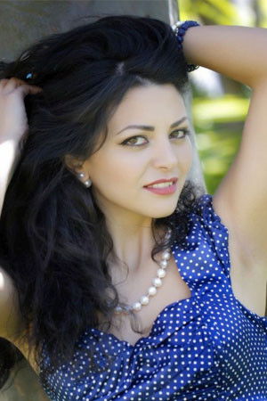 Mariana Lancellotti backdrop