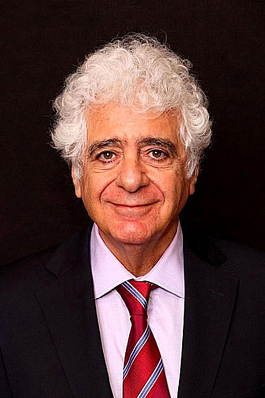 Loris Tjeknavorian backdrop