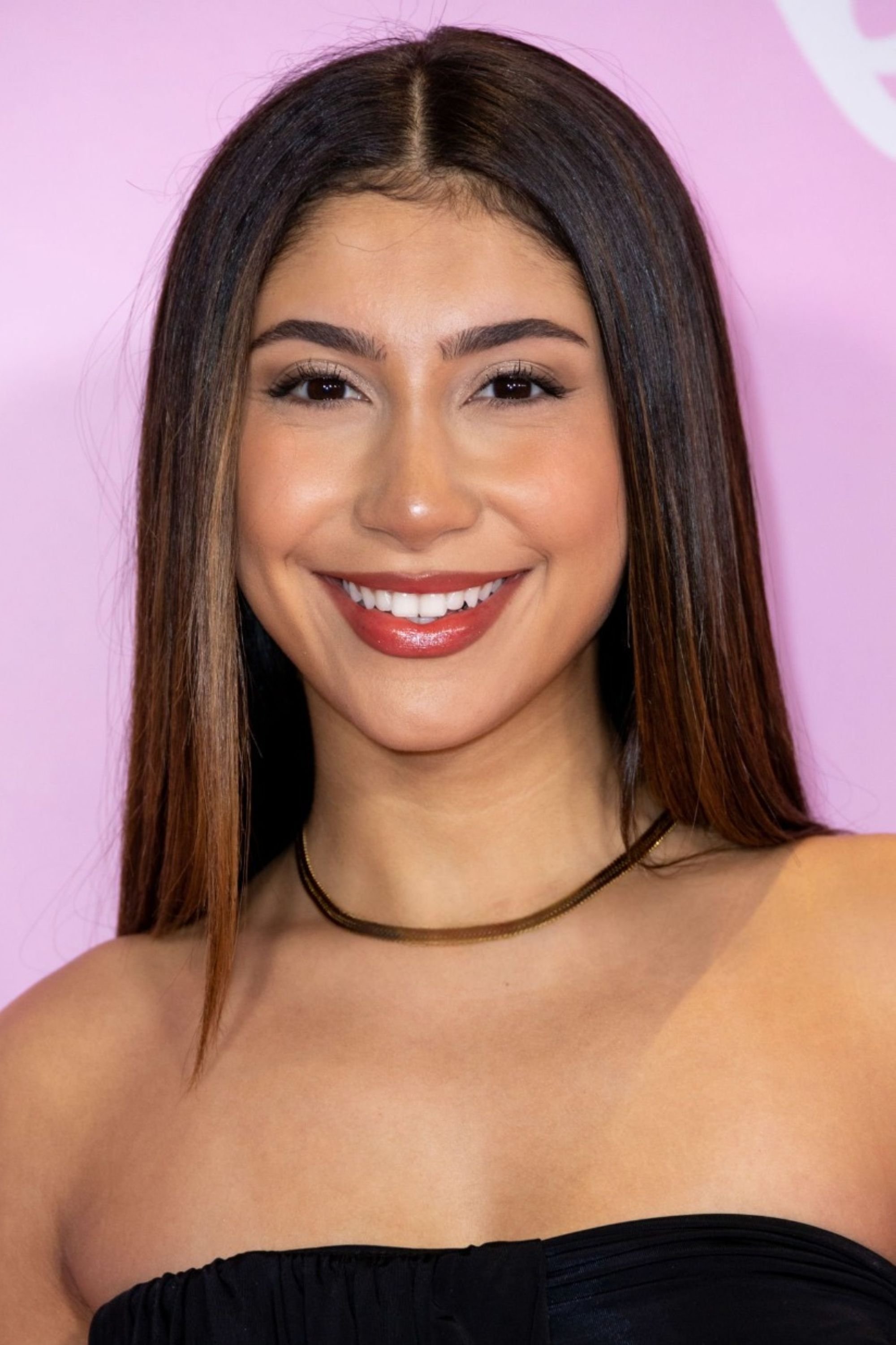 Isabella Ferreira backdrop