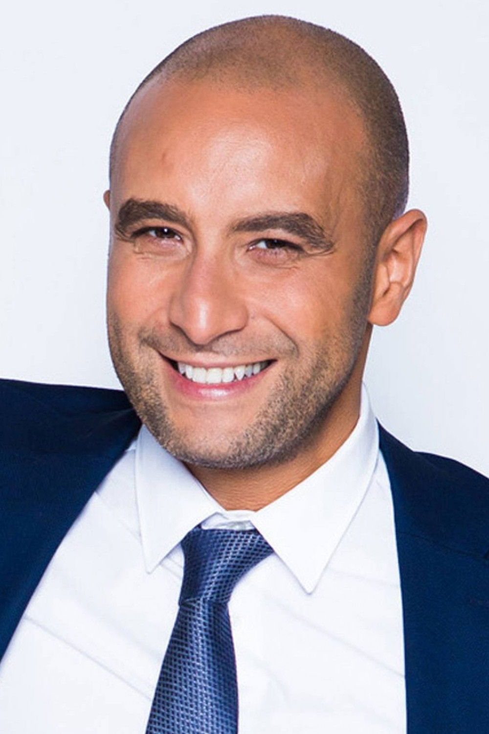 Fethi Maayoufi backdrop