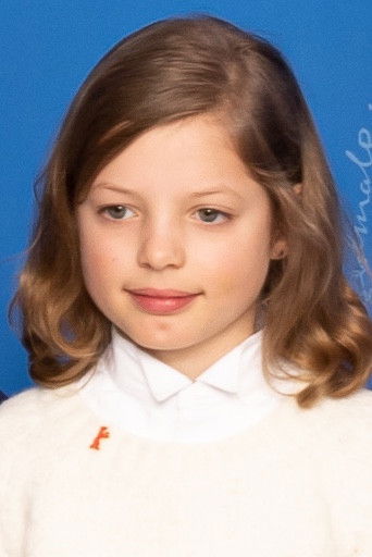 Clara Möller backdrop