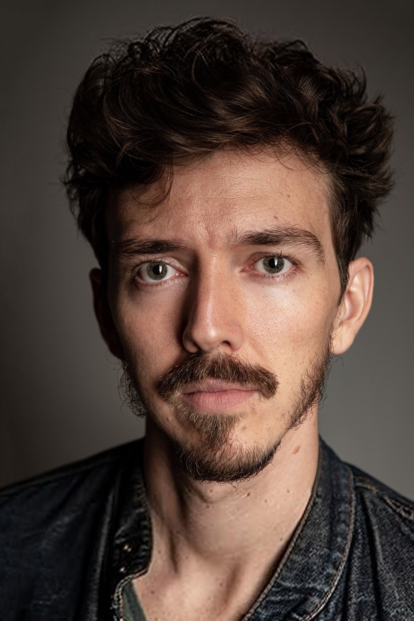 Gabriel Agüero backdrop