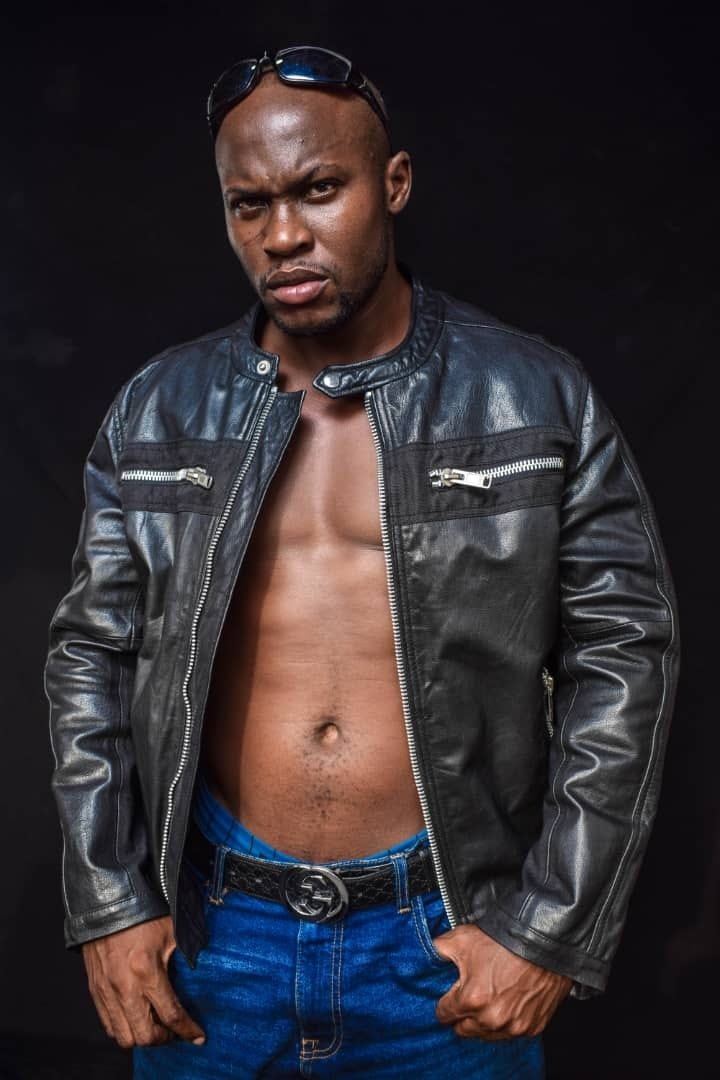 Moyindo Mpongo backdrop