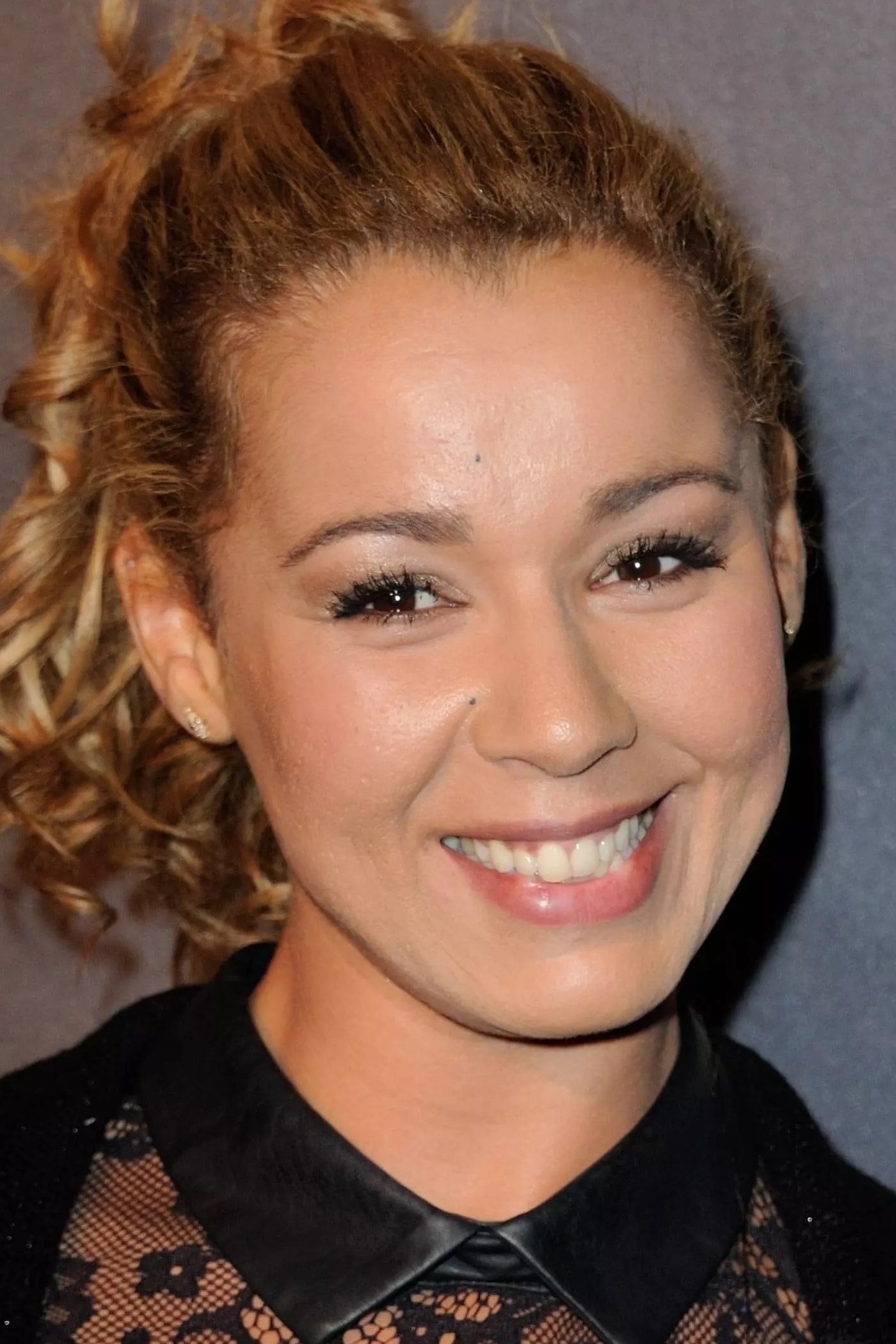 Chimène Badi backdrop