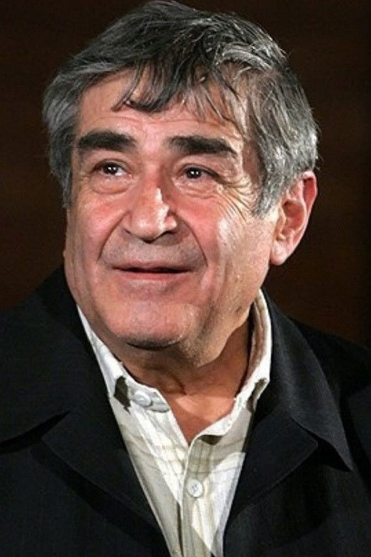 Hamid Samandarian backdrop