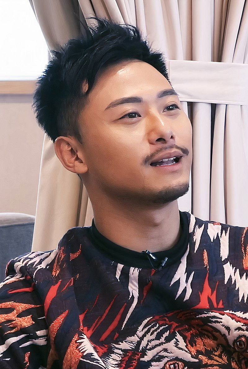 Yeung Chiu-Hoi backdrop