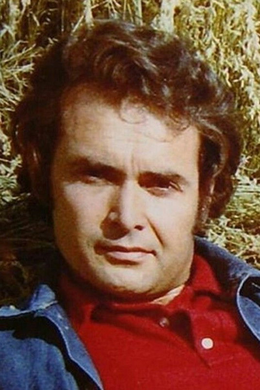 Dariush Talayi backdrop