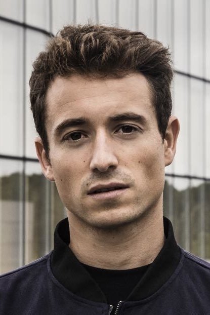 Hugo Clément backdrop