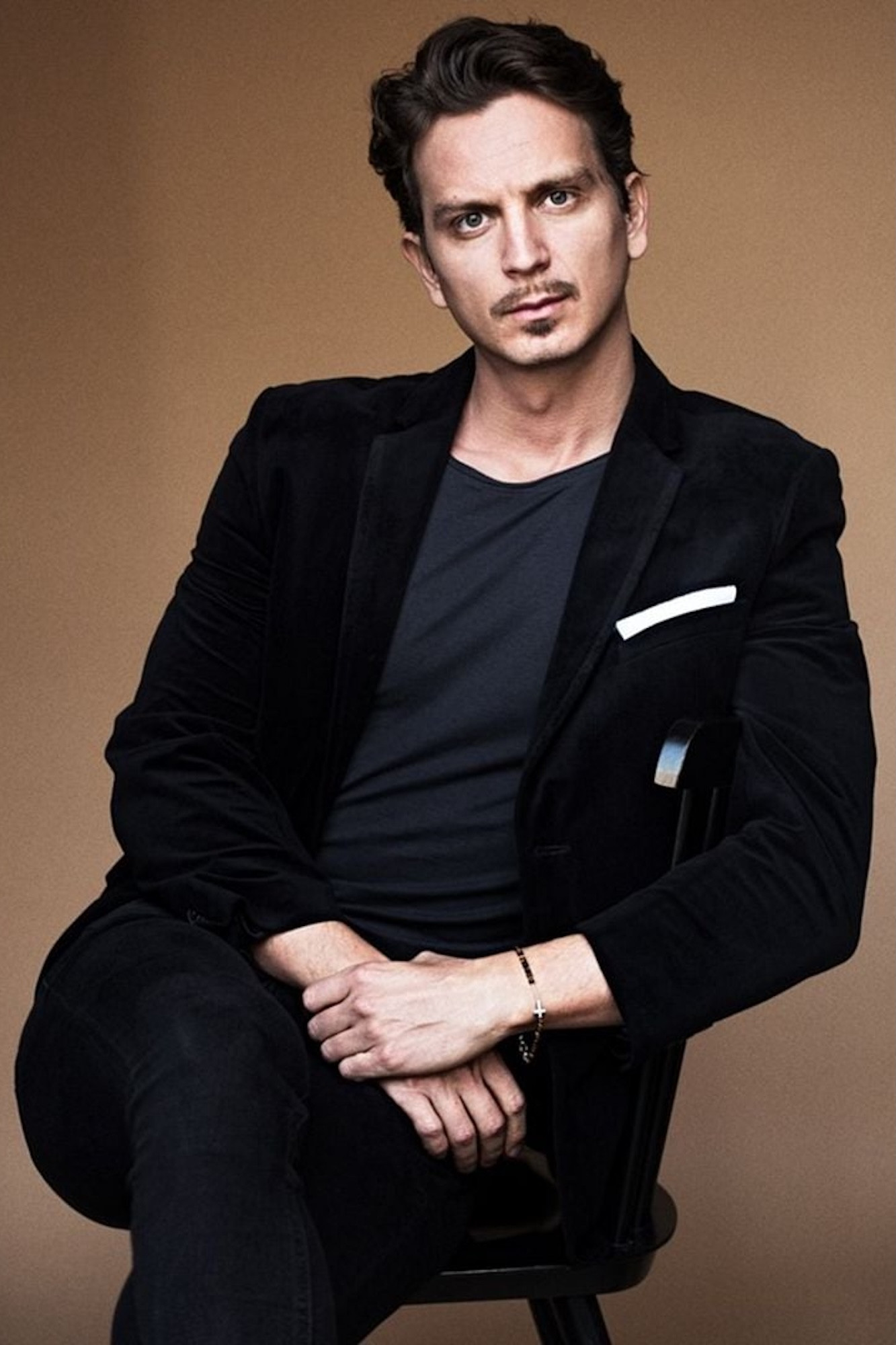 Mikael Lacko backdrop