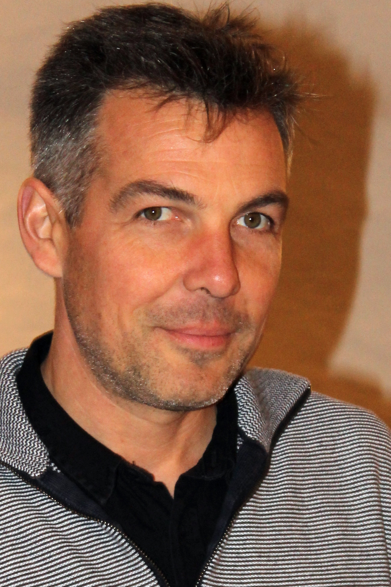 Tanguy Viel backdrop