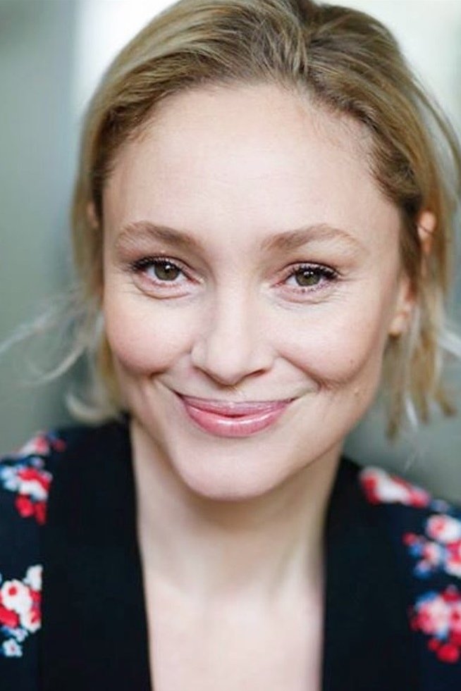 Julie Mouamma backdrop