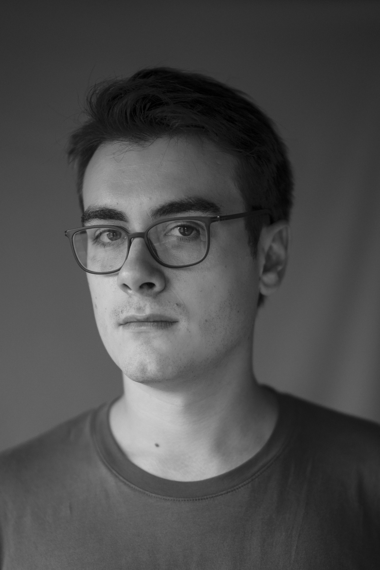 Iván Bustinduy backdrop