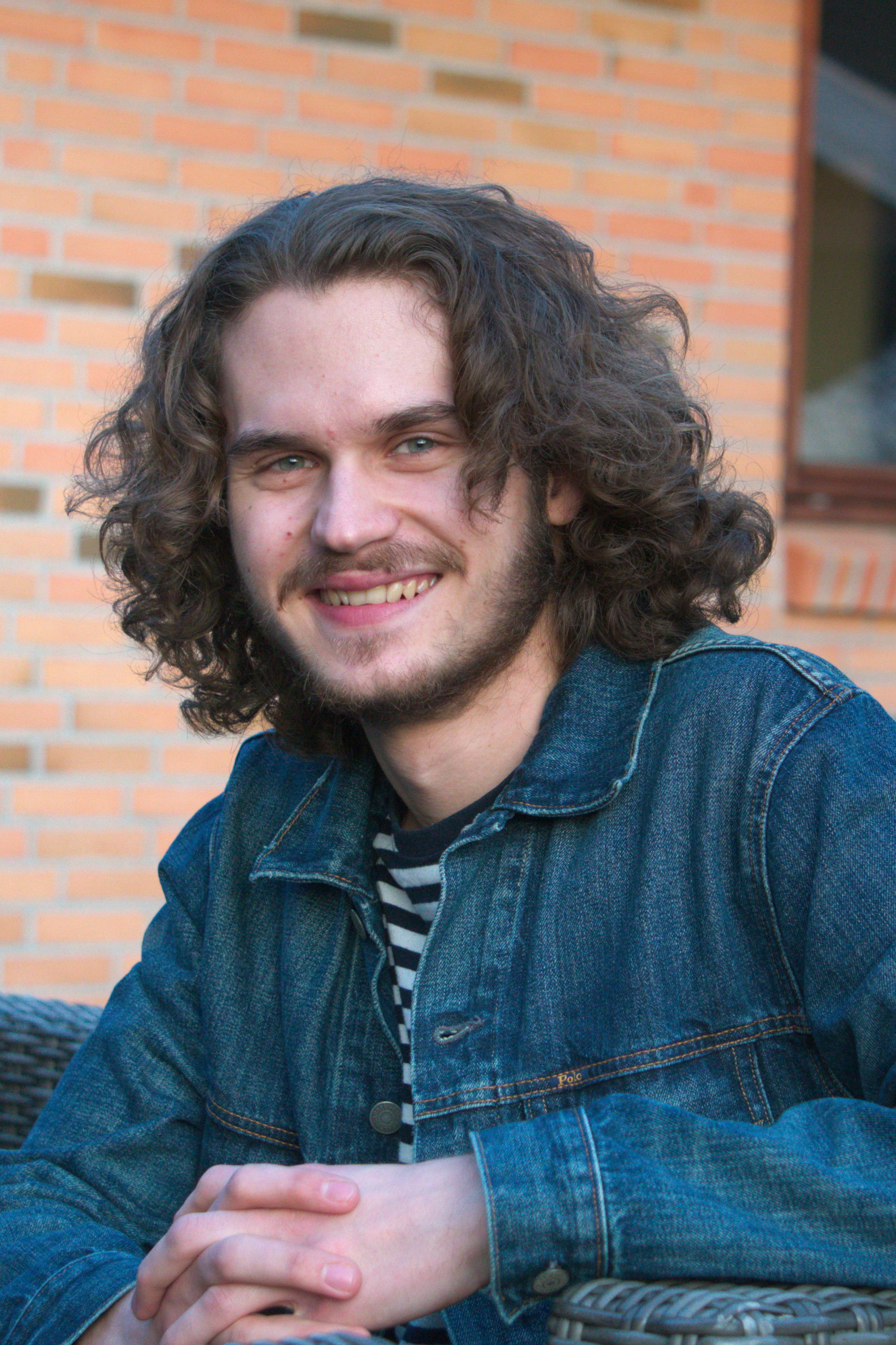 Alexander Bo Vincentz Larsen backdrop