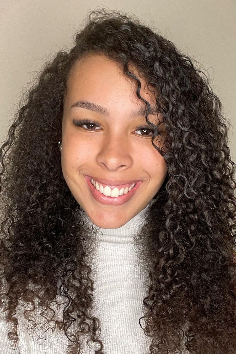 Júlia Olliver backdrop