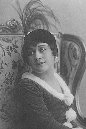 Yelena Yuzhnaya backdrop