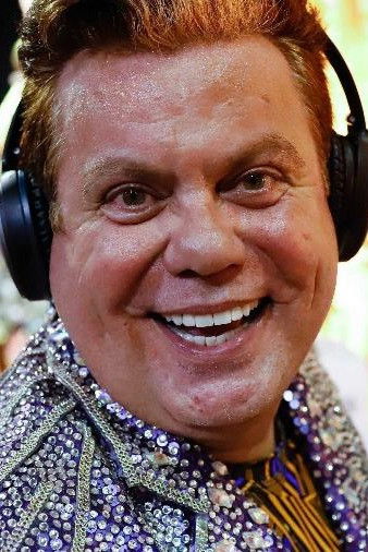 Milton Cunha backdrop