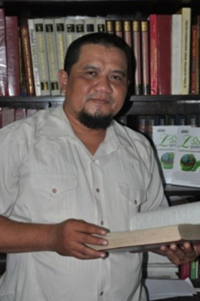 Sofyan D. Surza backdrop