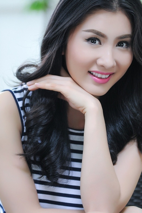 Nguyệt Ánh backdrop