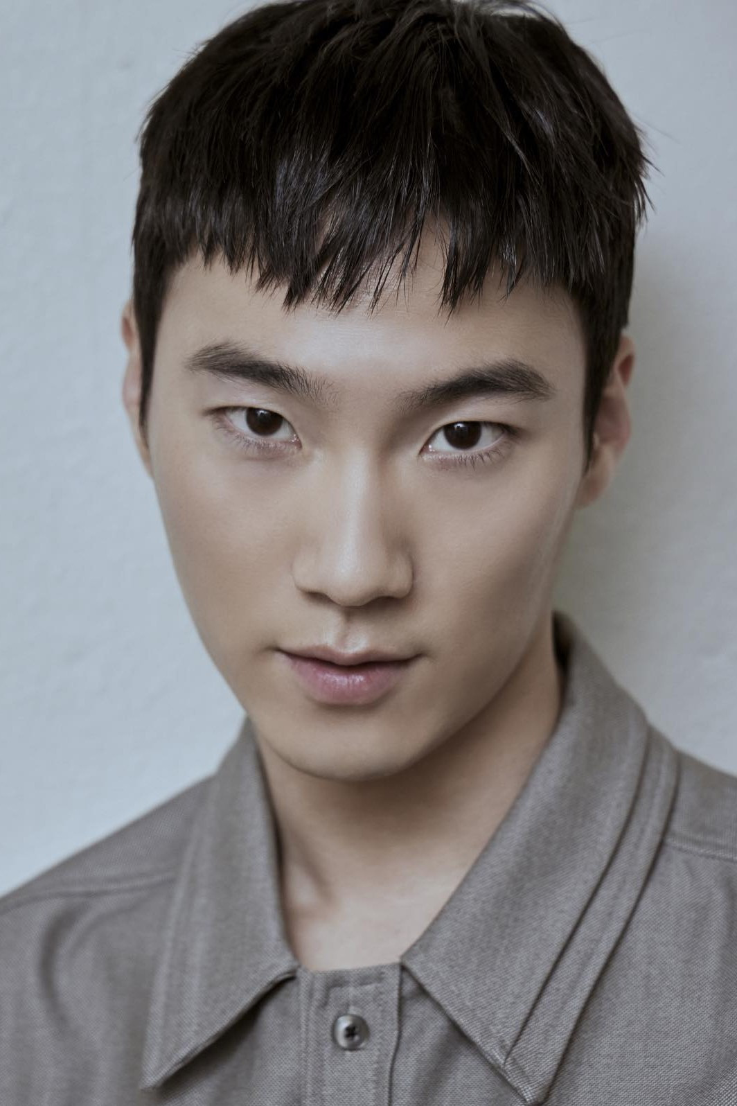 Lee Hong-nae backdrop