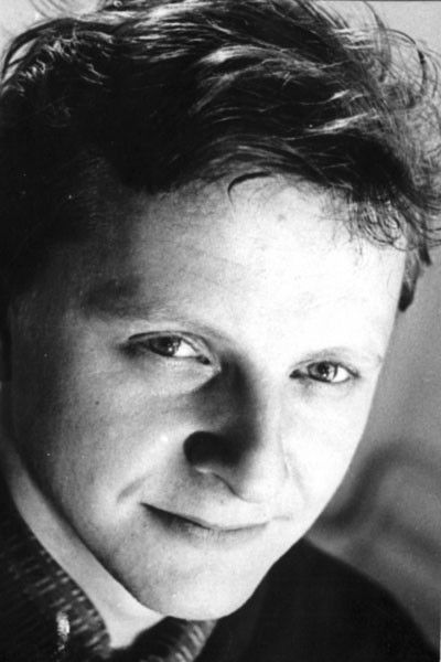 Oskar Nikich backdrop