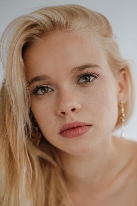 Katharina Hirschberg backdrop