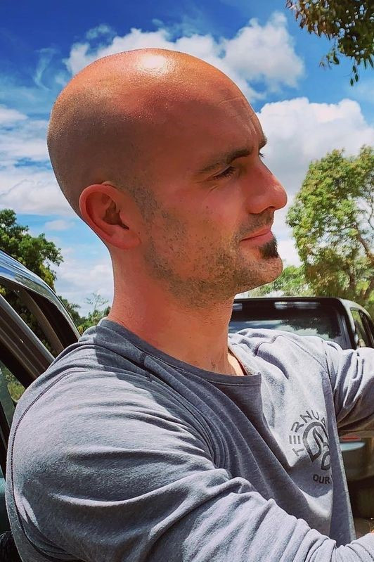 Aner Etxebarria Moral backdrop