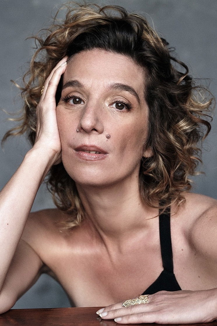 Dulce Pontes backdrop