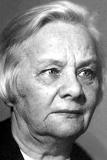 Mariya Kravchunovskaya backdrop