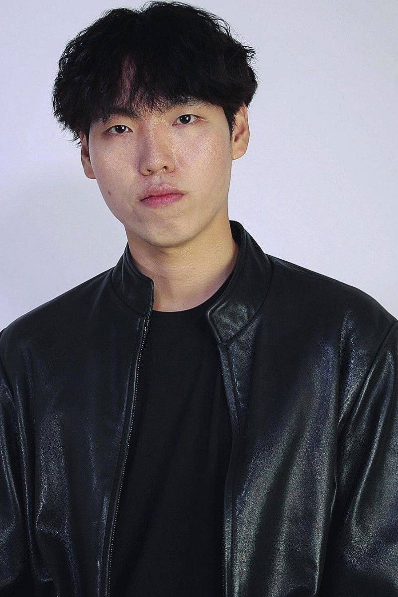 Han Kook In backdrop