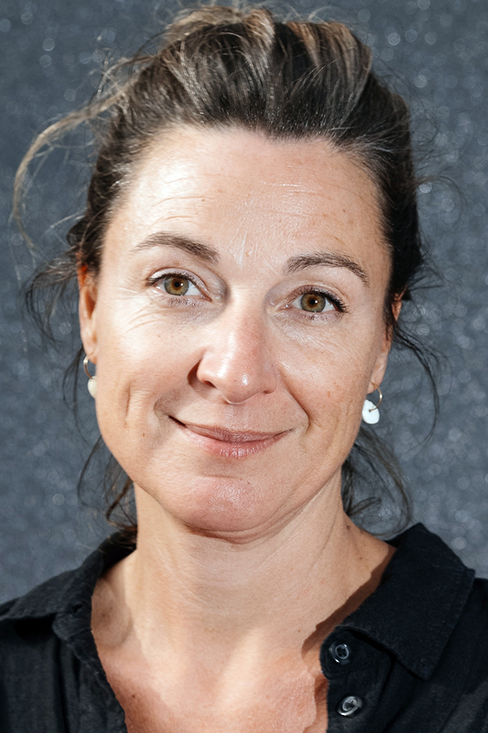 Marie-Eve Hildbrand backdrop