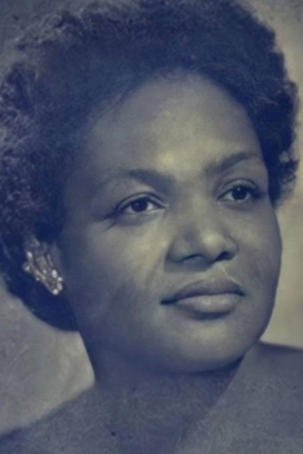 Yasemin Esmergül backdrop