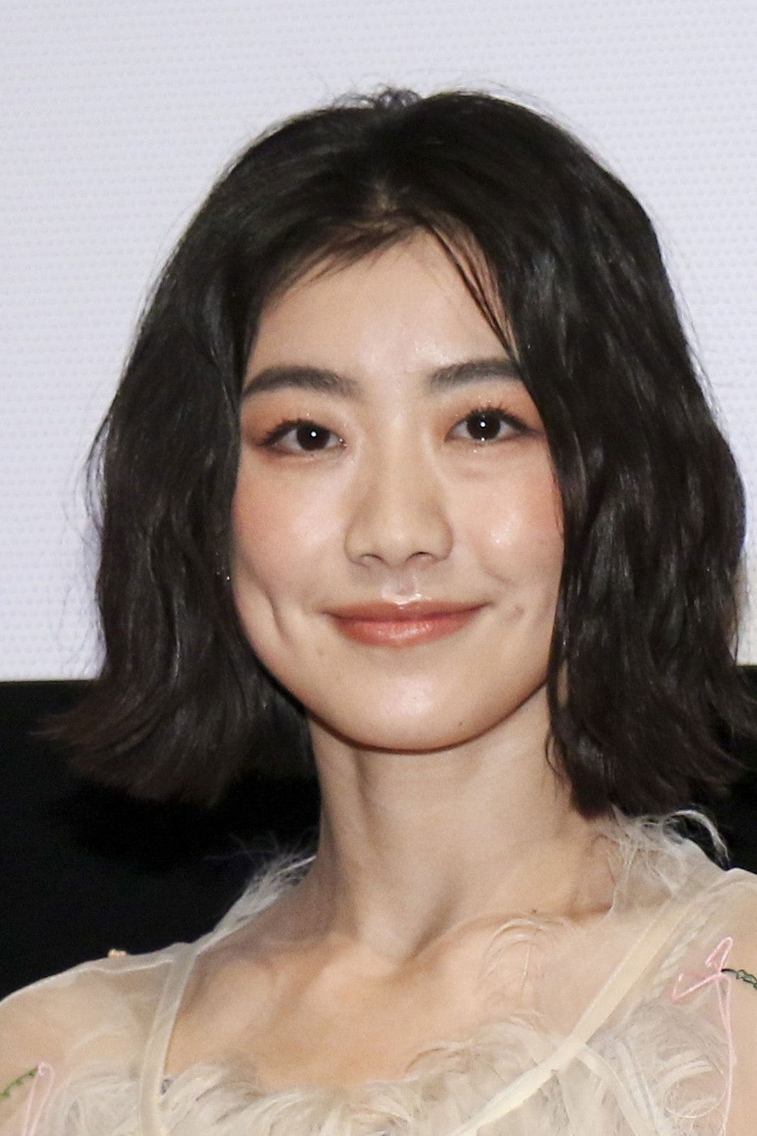 Weng Jiawei backdrop