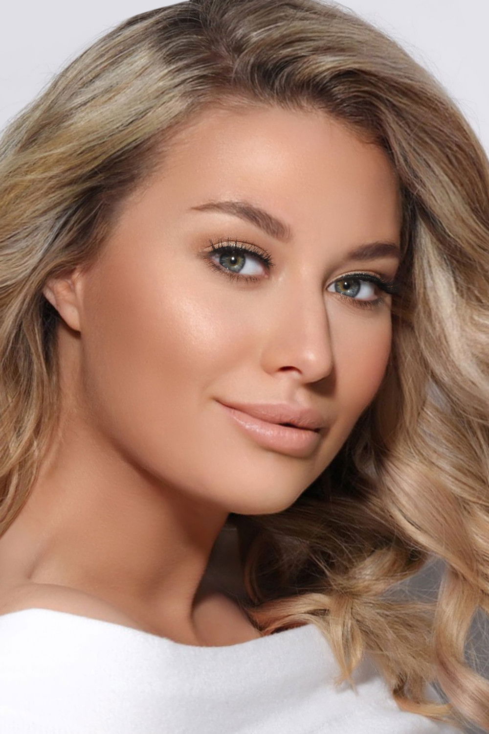 Krystian Leonard backdrop