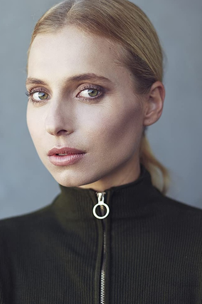 Trix Vivier backdrop